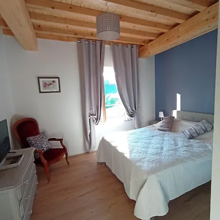 Bed & Breakfast D'hotes Les Noisetiers Saint-Martin-Lestra