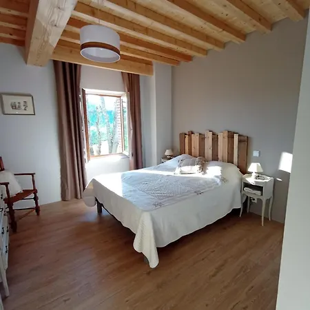 D'hotes Les Noisetiers Bed & Breakfast 3*